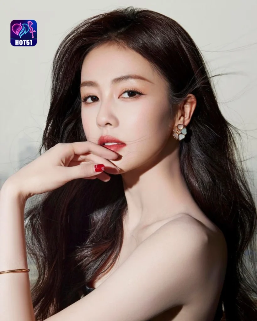  Bai Lu's Stunning Photos on HOT51 Platform.