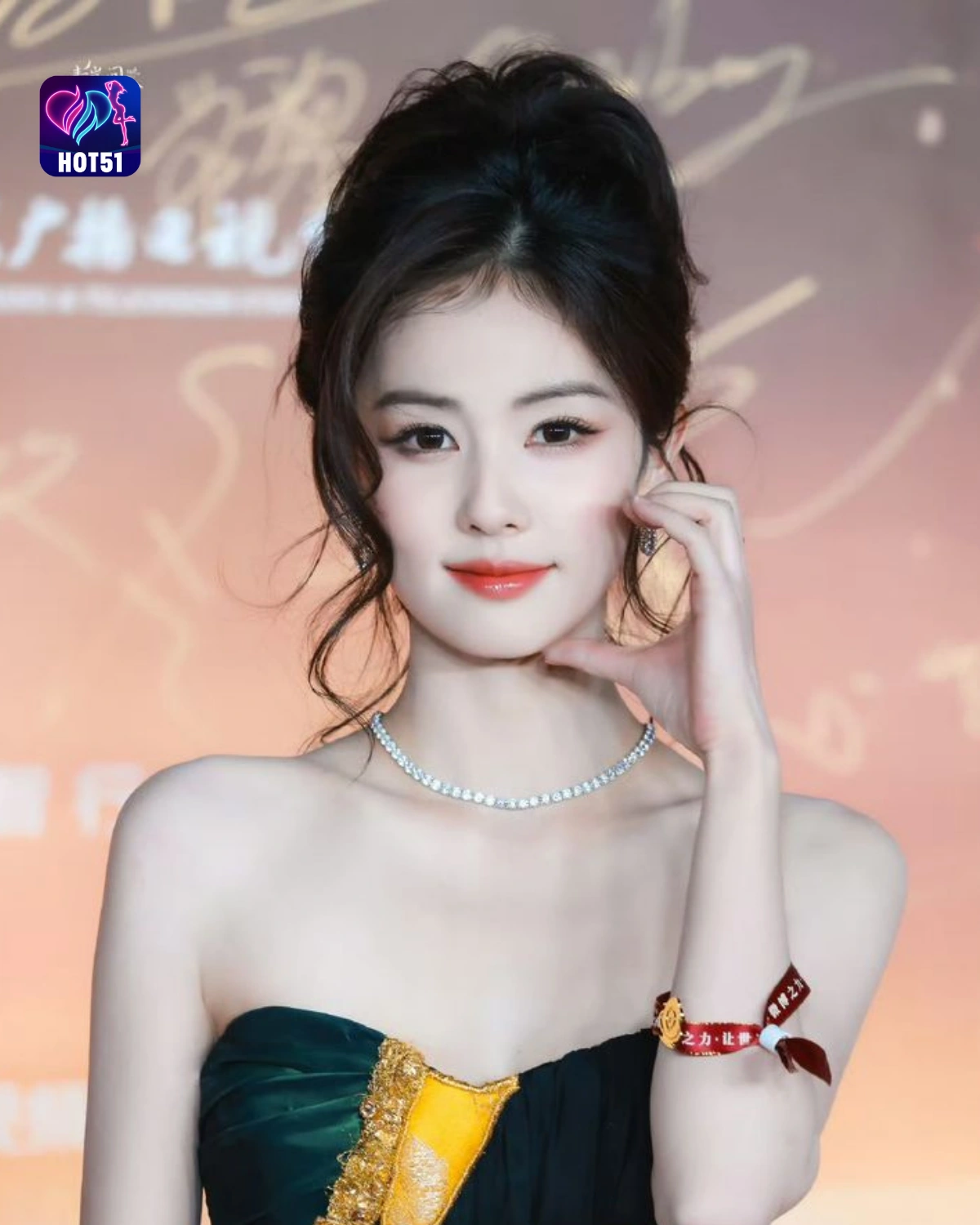 You are currently viewing Beautiful Stunning Bai Lu Photos on HOT51 Platform