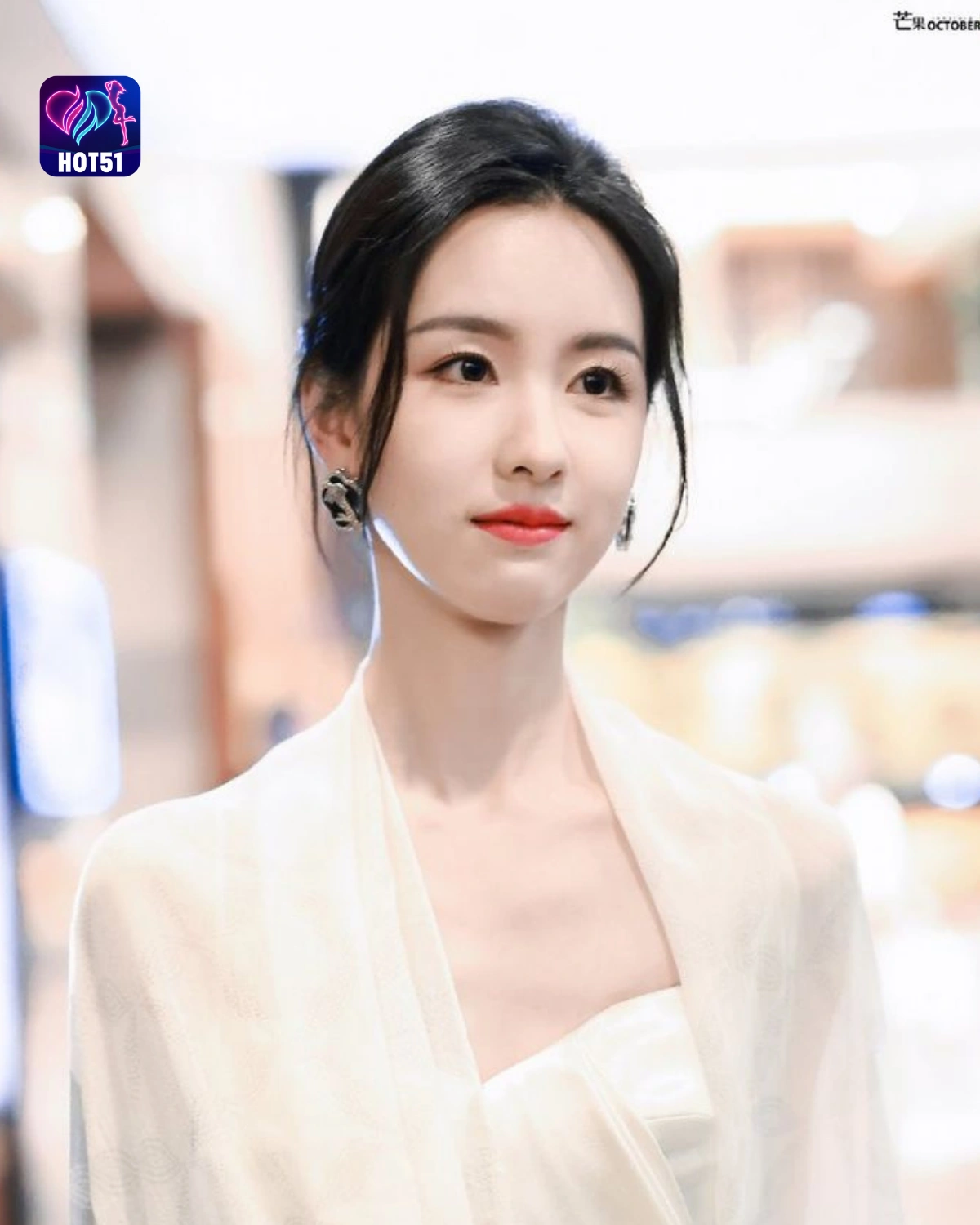 You are currently viewing Beautiful Stunning Chen Duling Photos on HOT51 Platform
