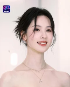 Read more about the article Beautiful Stunning Chen Duling Photos on HOT51 Platform