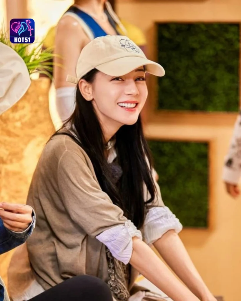 Beautiful Dilraba Dilmurat Photos on HOT51 Platform