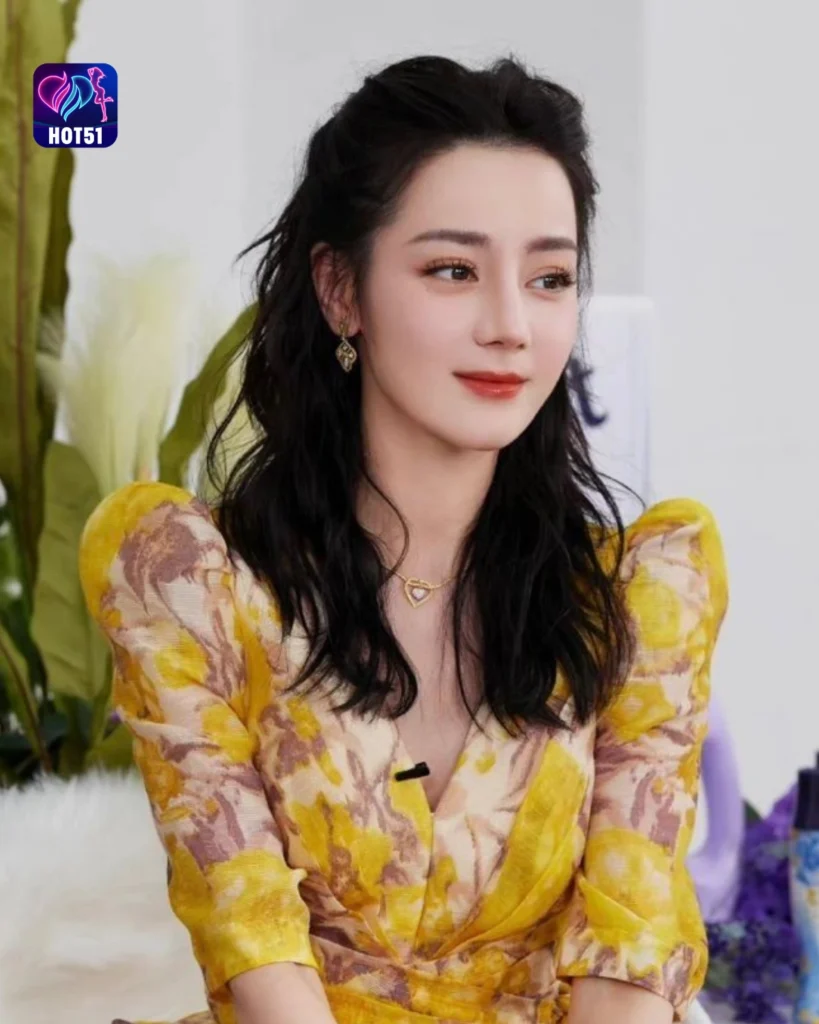  Beautiful Dilraba Dilmurat Photos on HOT51 Platform