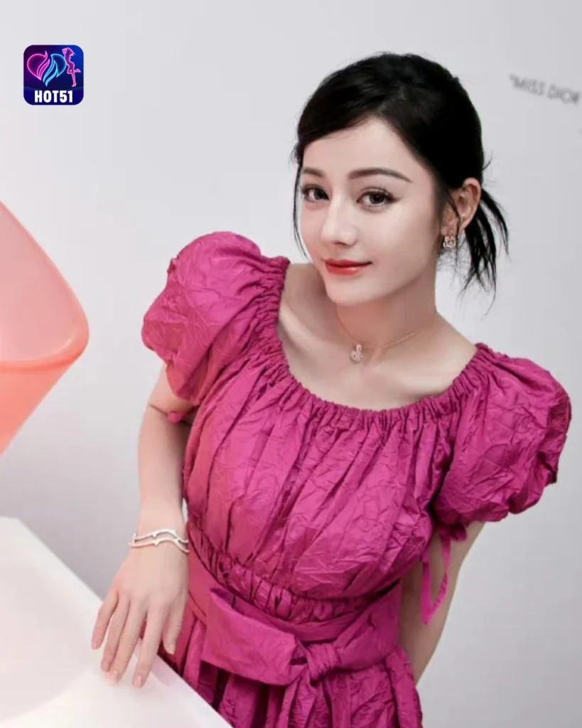Beautiful Dilraba Dilmurat Photos on HOT51 Platform 