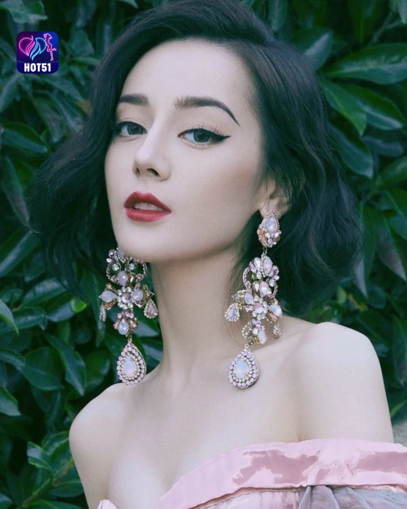 Beautiful Dilraba Dilmurat Photos on HOT51 Platform 
