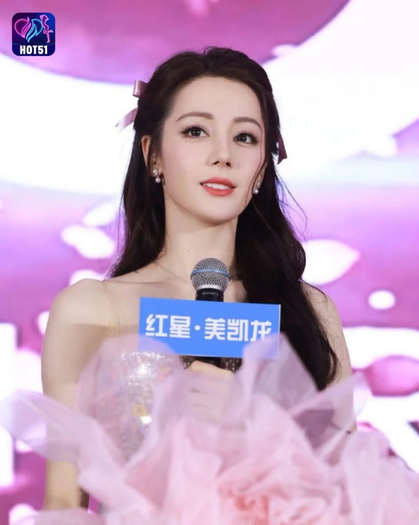  Beautiful Dilraba Dilmurat Photos on HOT51 Platform