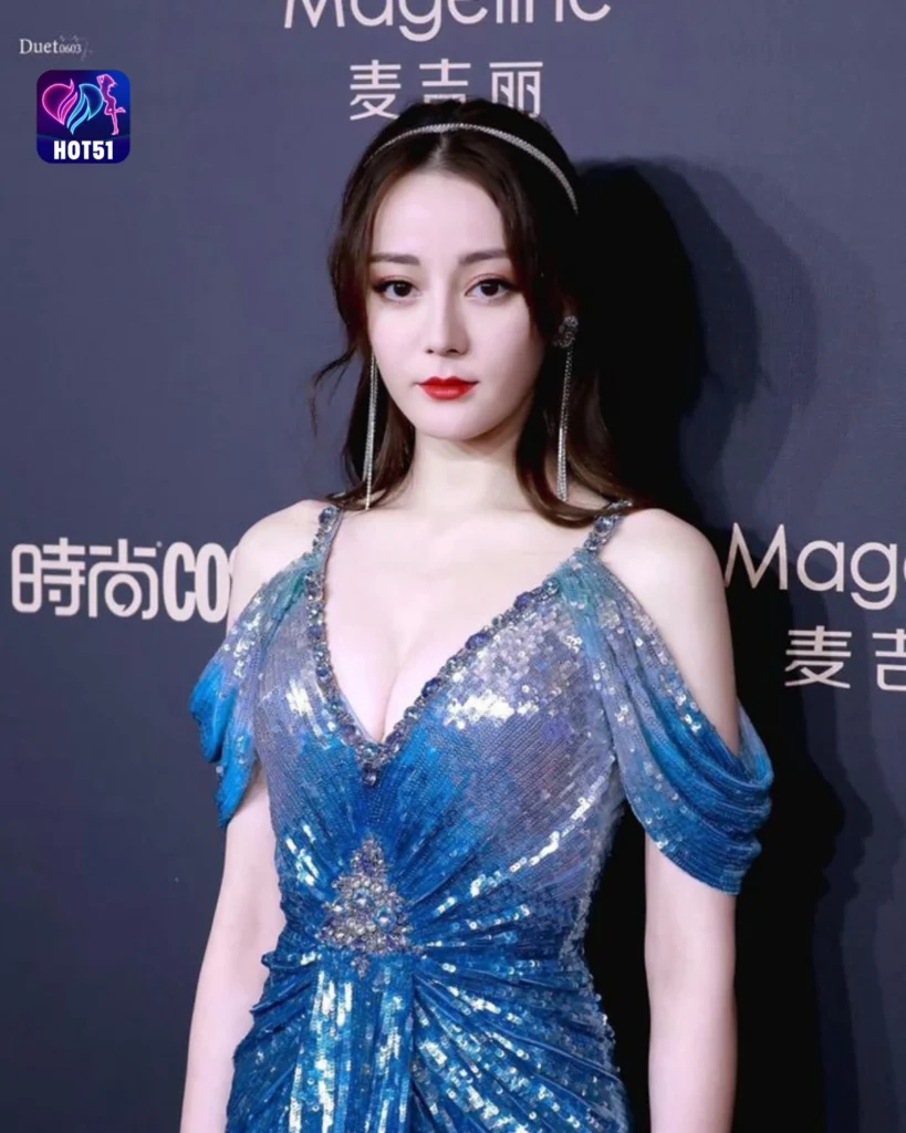  Beautiful Dilraba Dilmurat Photos on HOT51 Platform 