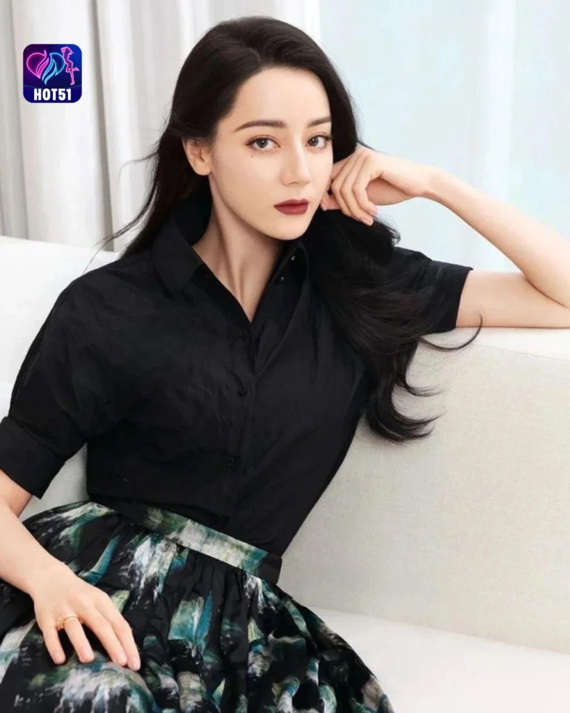  Beautiful Dilraba Dilmurat Photos on HOT51 Platform