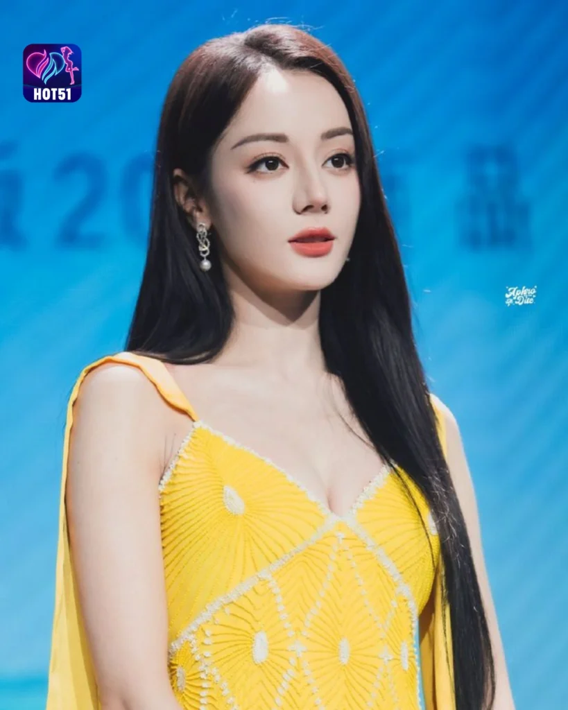  Beautiful Dilraba Dilmurat Photos on HOT51 Platform