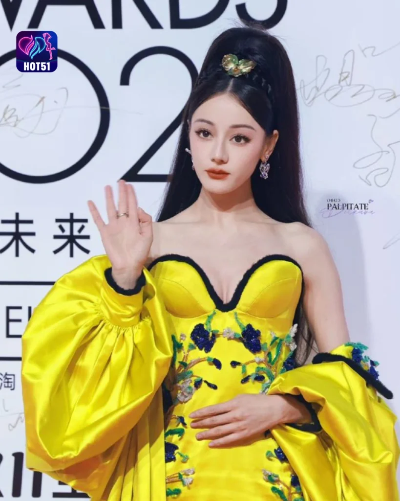 Beautiful Dilraba Dilmurat Photos on HOT51 Platform 