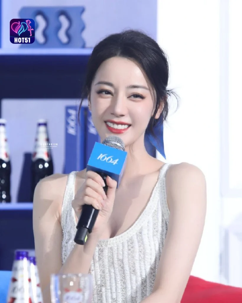  Beautiful Dilraba Dilmurat Photos on HOT51 Platform