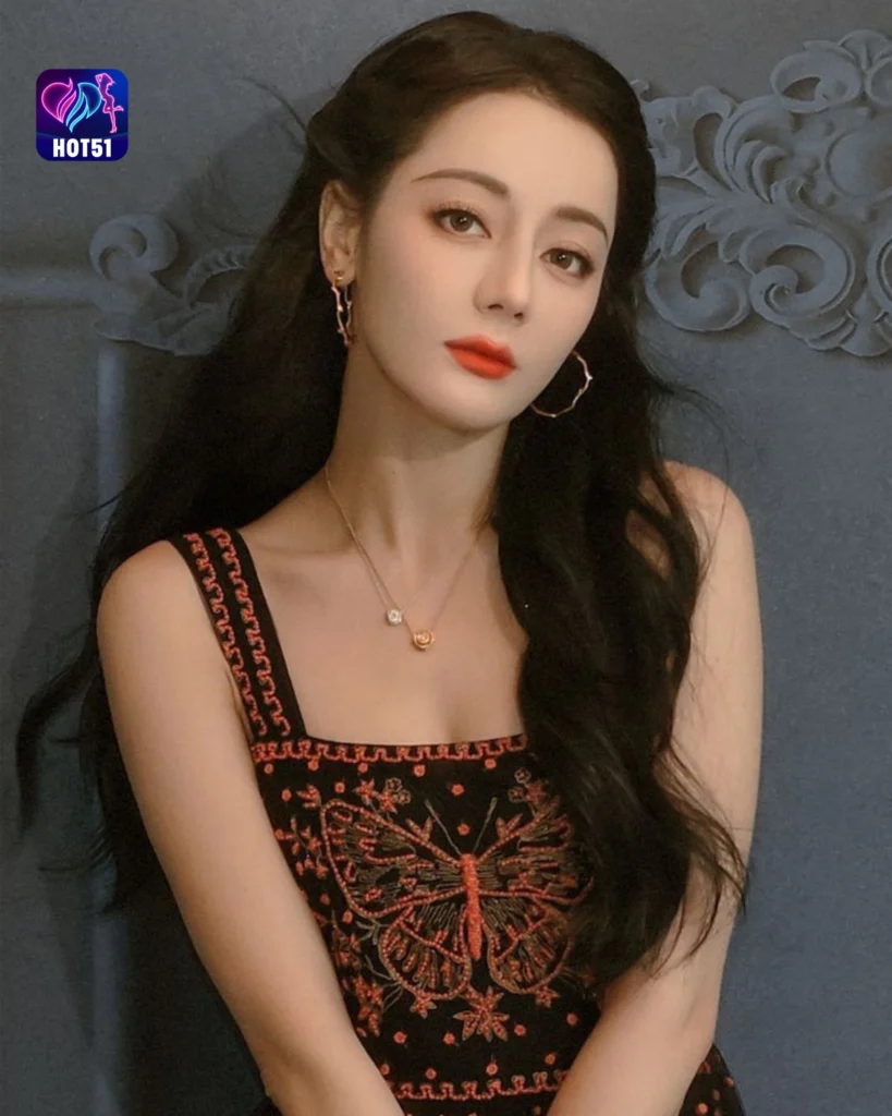 Beautiful Dilraba Dilmurat Photos on HOT51 Platform 