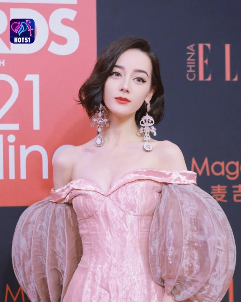  Beautiful Dilraba Dilmurat Photos on HOT51 Platform