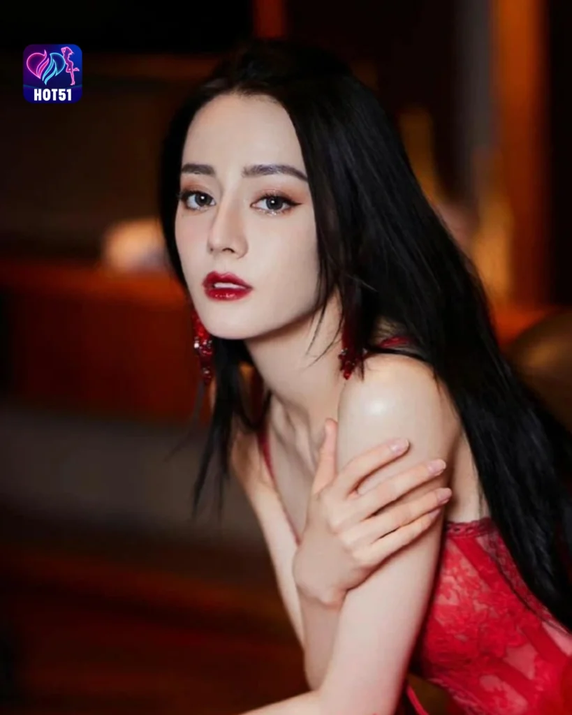  Beautiful Dilraba Dilmurat Photos on HOT51 Platform 
