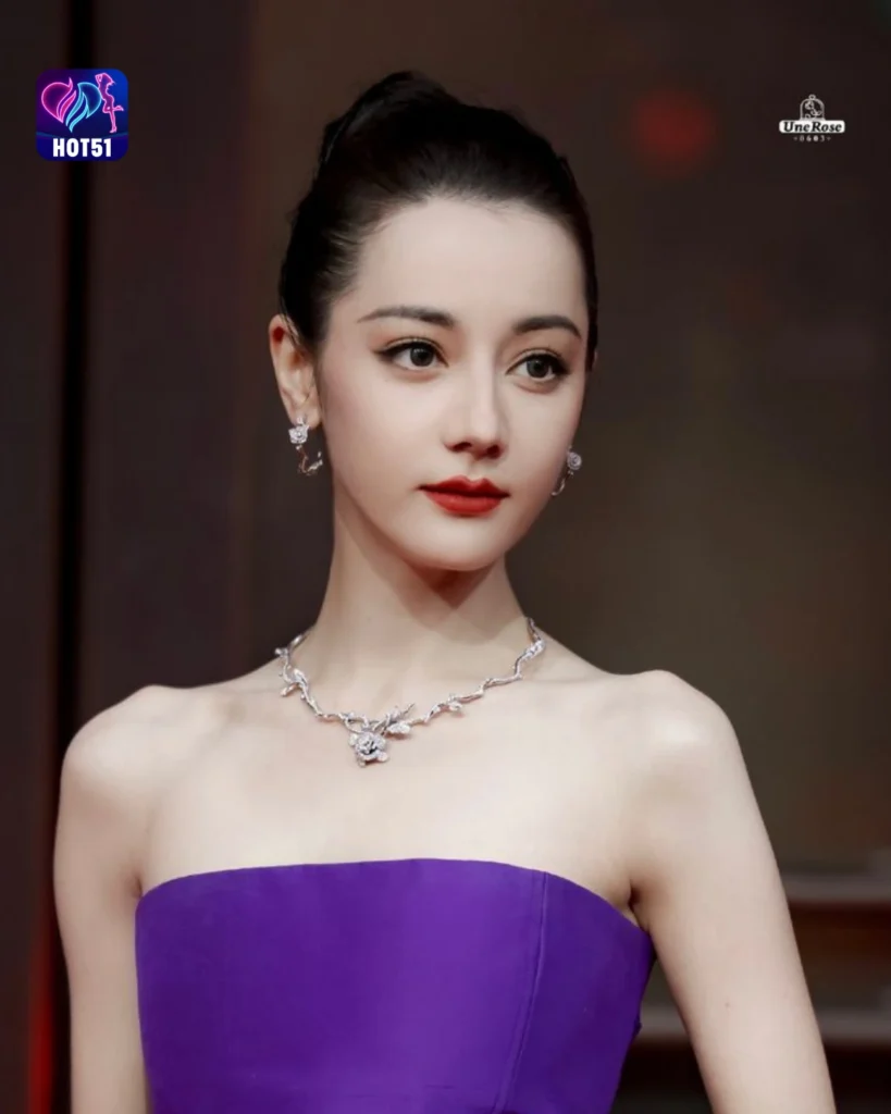  Beautiful Dilraba Dilmurat Photos on HOT51 Platform