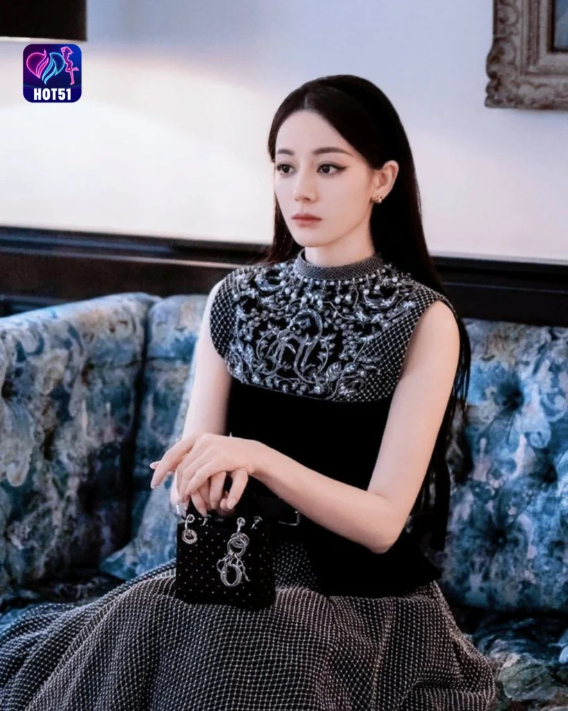  Beautiful Dilraba Dilmurat Photos on HOT51 Platform