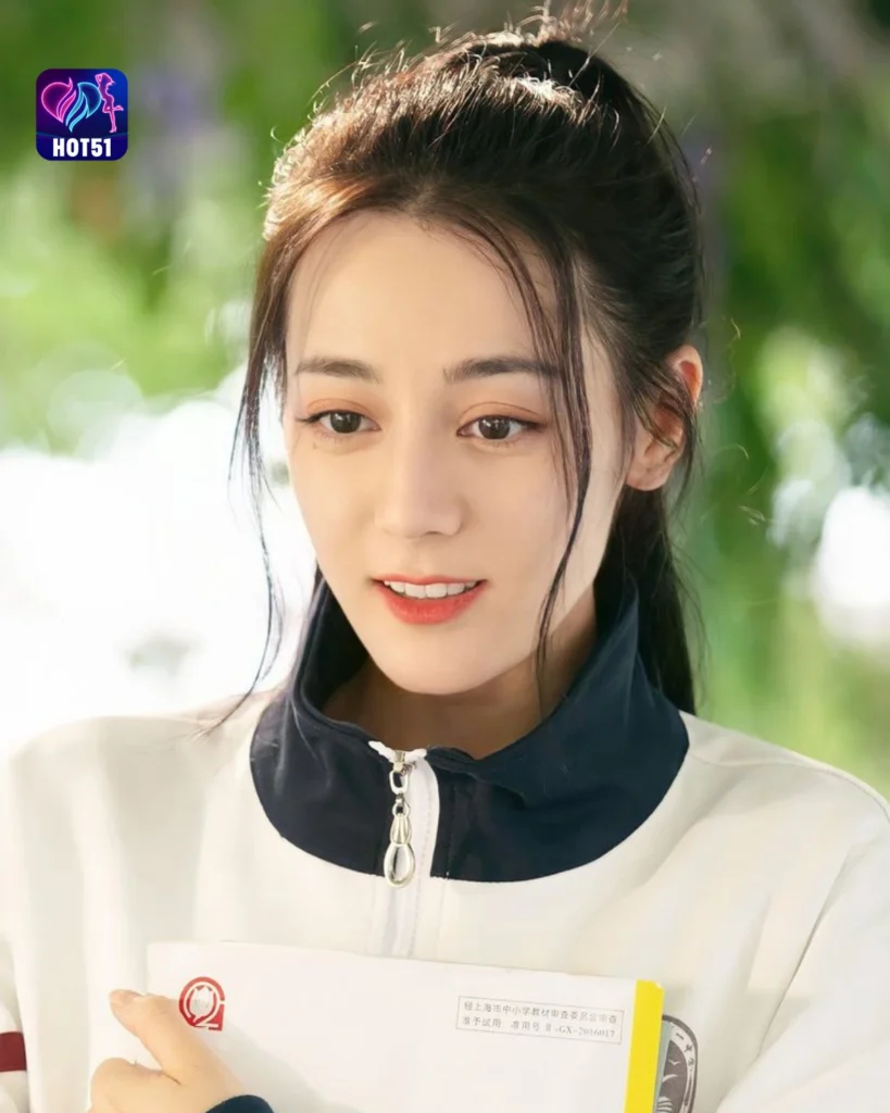  Beautiful Dilraba Dilmurat Photos on HOT51 Platform