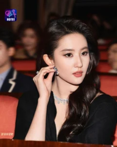 Read more about the article Beautiful Stunning Liu Yifei Photos on HOT51 Platform