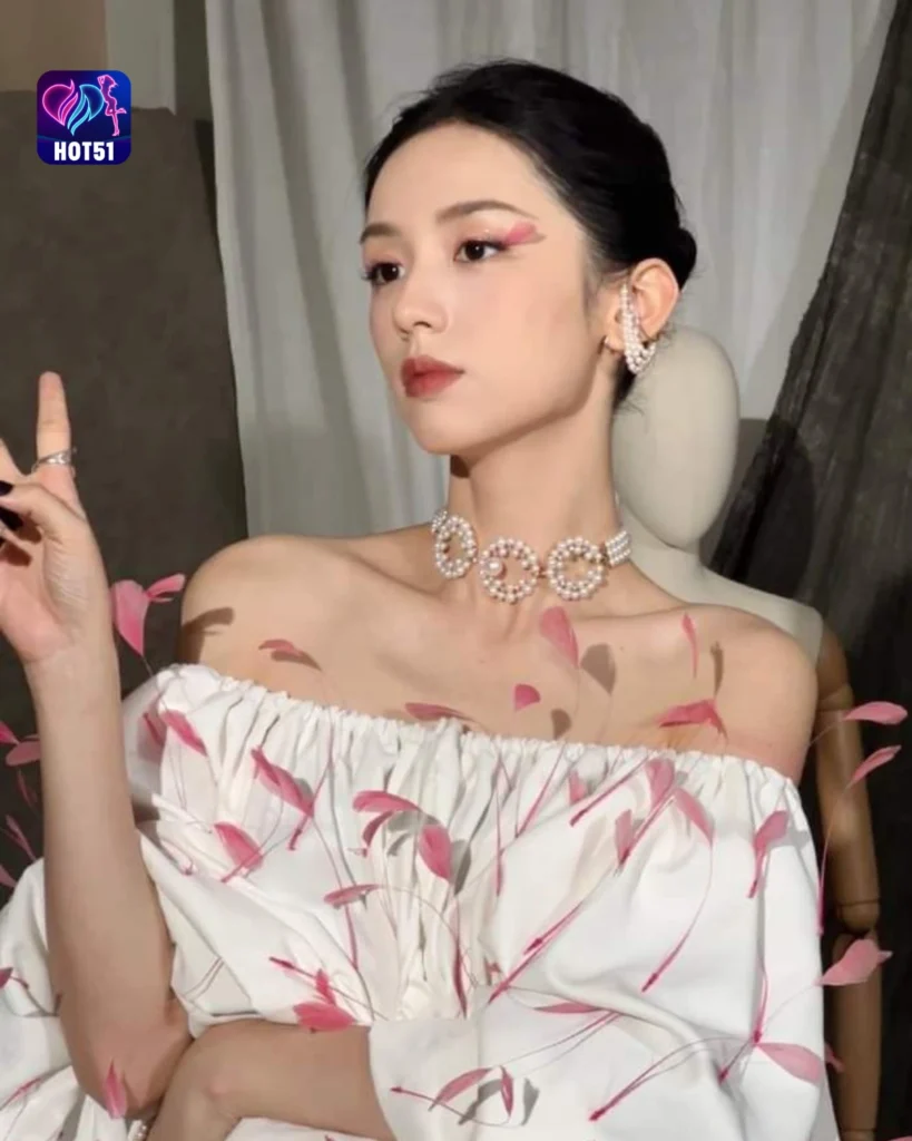 Beautiful Ren Min Photos on HOT51 Platform