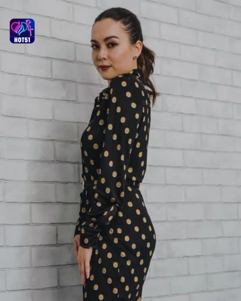 Beautiful Siti Saleha Photos on HOT51 Platform