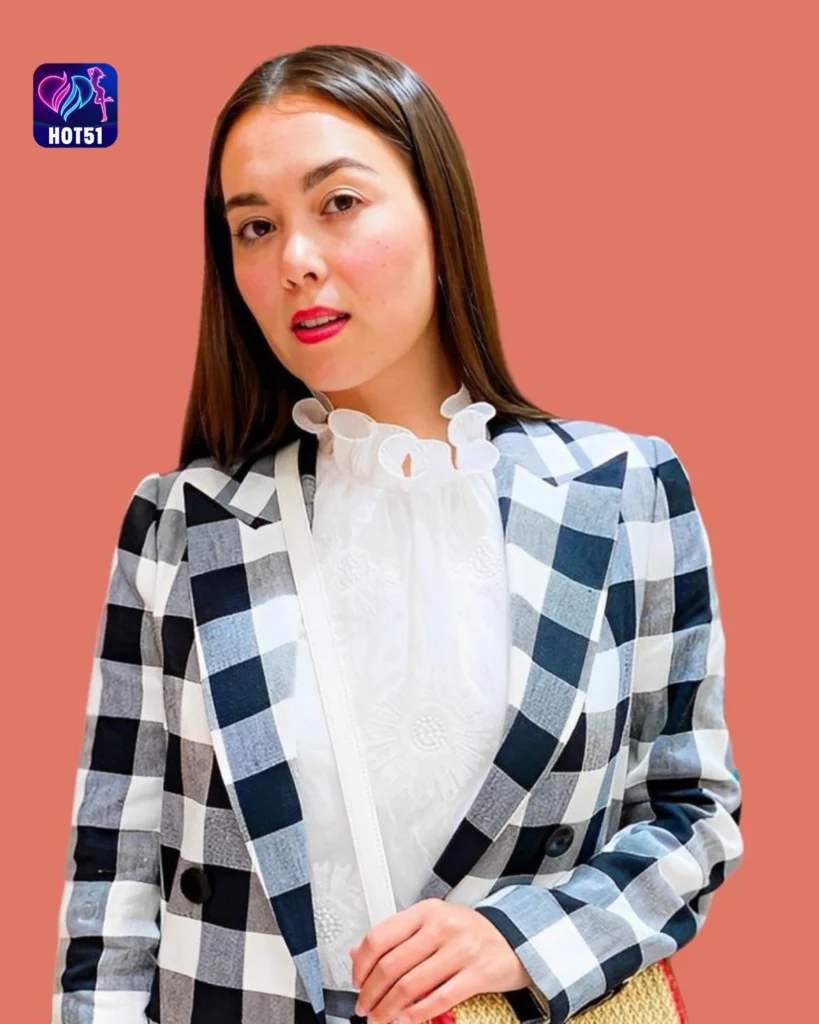 Beautiful Siti Saleha Photos on HOT51 Platform