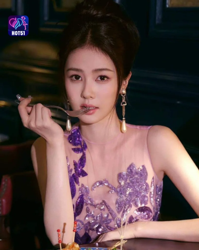   Beautiful Stunning Foto Bai Lu di Platform HOT51 yang 