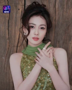 Read more about the article Beautiful Stunning Foto Cantik Bai Lu di Platform HOT51 yang