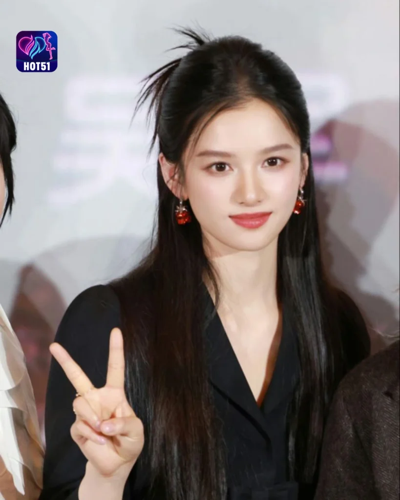  Beautiful Stunning Foto Cantik Zhang Jingyi di Platform HOT51