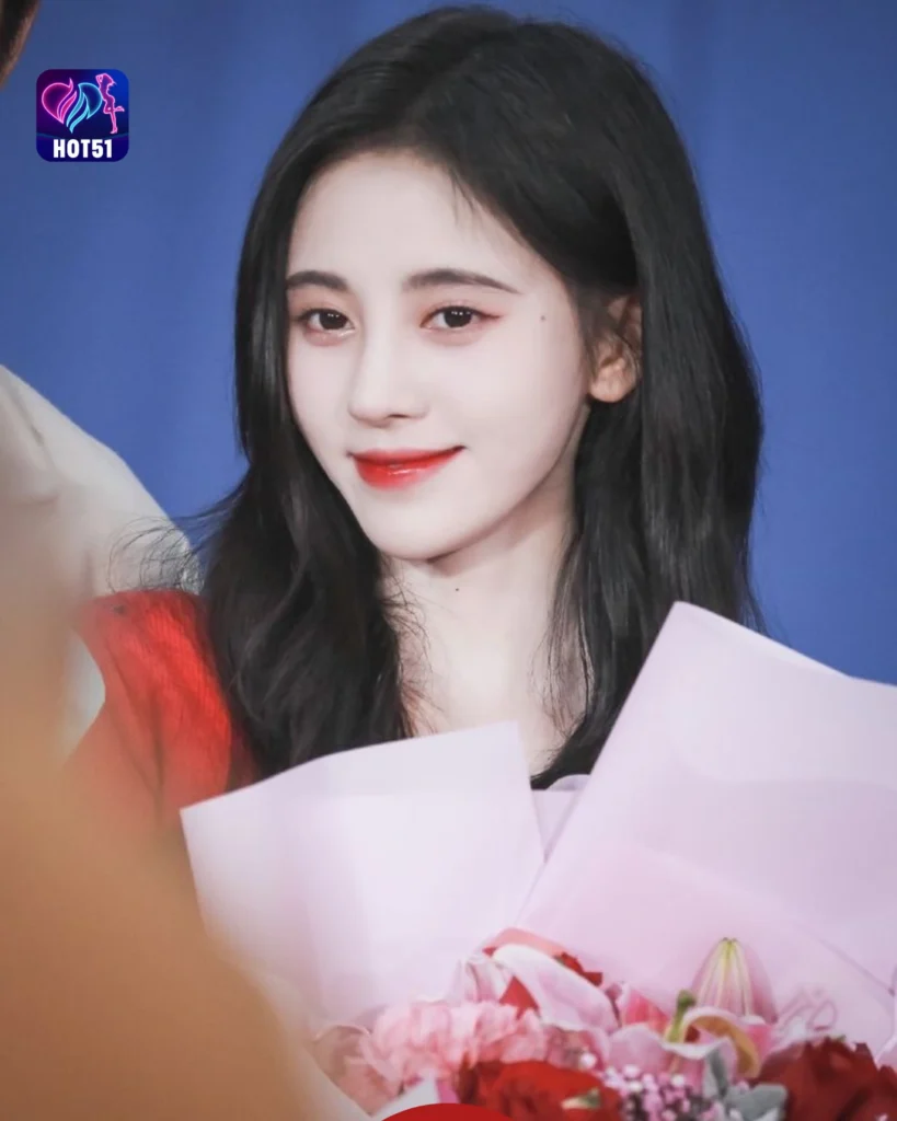  Beautiful Stunning Foto Menawan Ju Jingyi di Platform HOT51