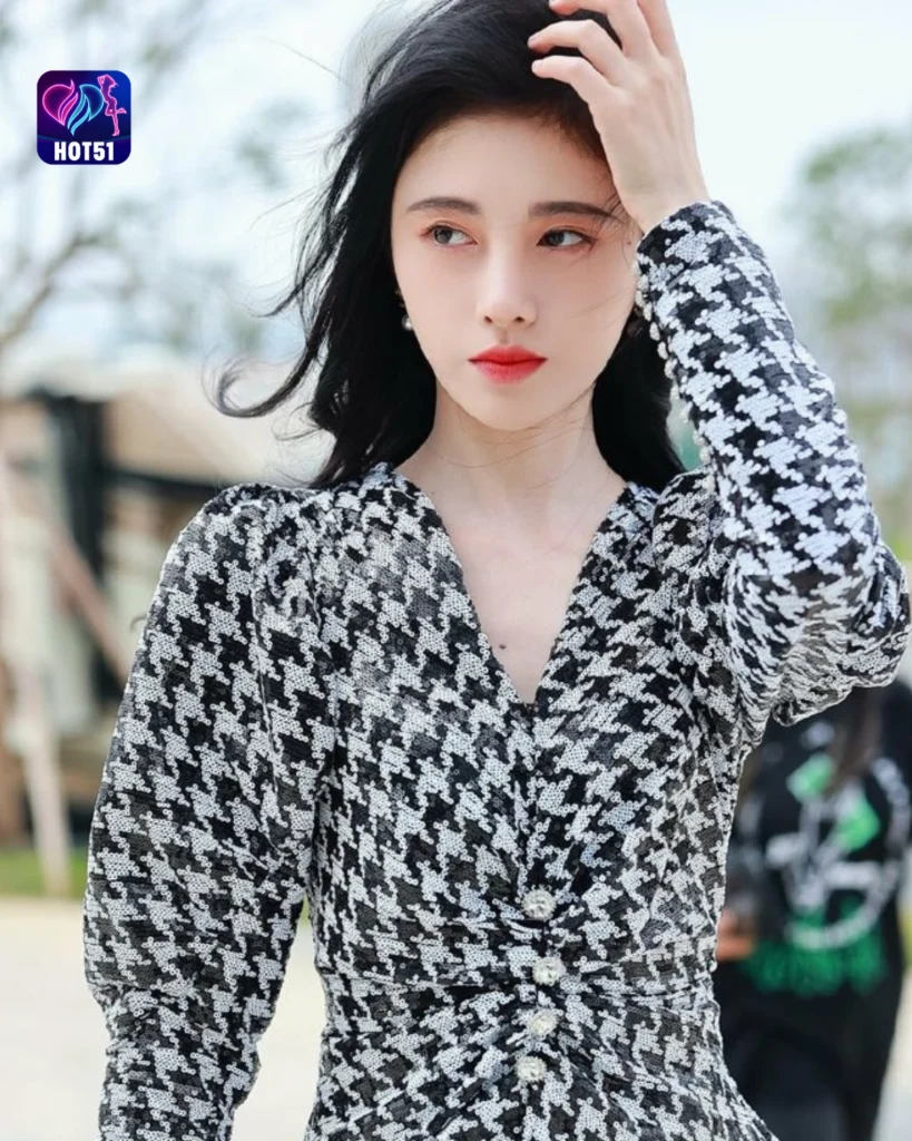  Beautiful Stunning Foto Menawan Ju Jingyi di Platform HOT51