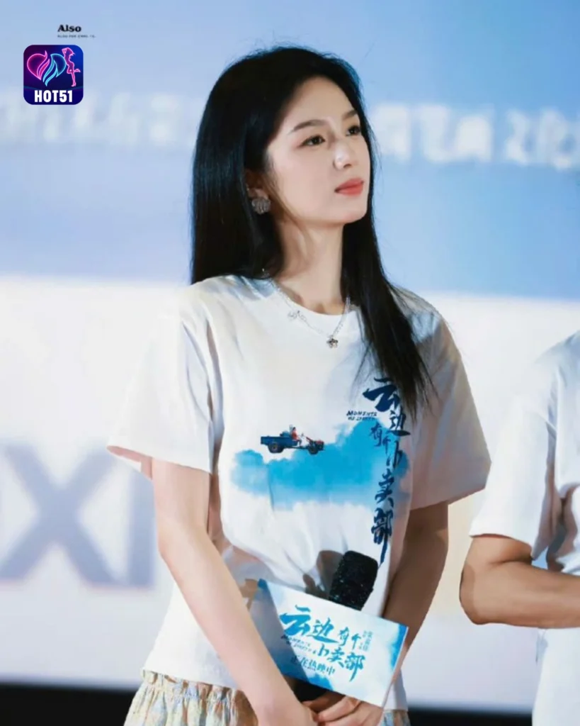  Beautiful Stunning Gambar Cantik Zhou Ye di Platform HOT51 