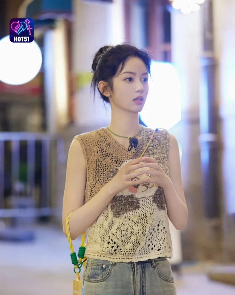  Beautiful Stunning Gambar Cantik Zhou Ye di Platform HOT51 