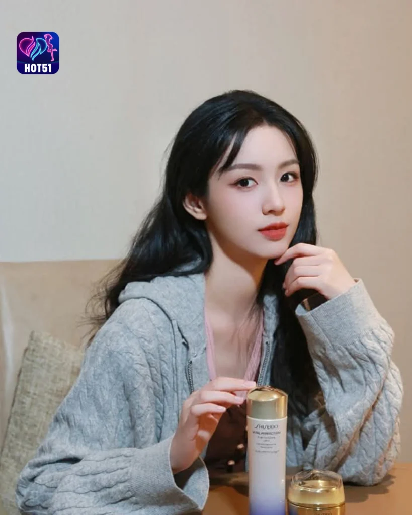  Beautiful Stunning Gambar Cantik Zhou Ye di Platform HOT51 