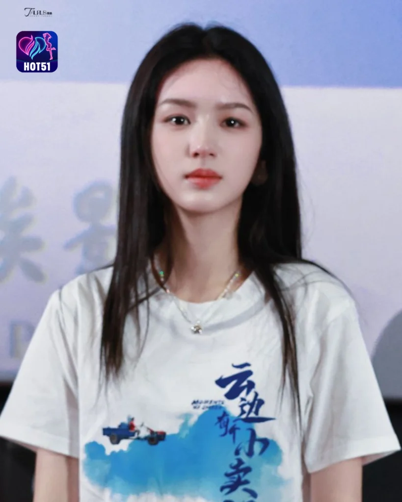  Beautiful Stunning Gambar Cantik Zhou Ye di Platform HOT51 