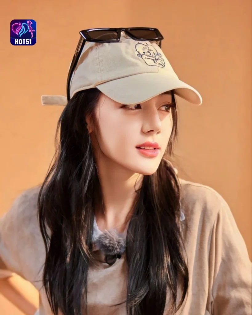 Beautiful Stunning Gambar Dilraba Dilmurat di Platform HOT51 