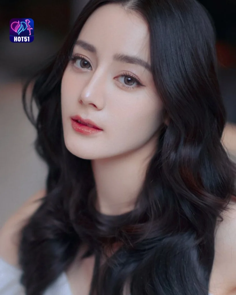Beautiful Stunning Gambar Dilraba Dilmurat di Platform HOT51 