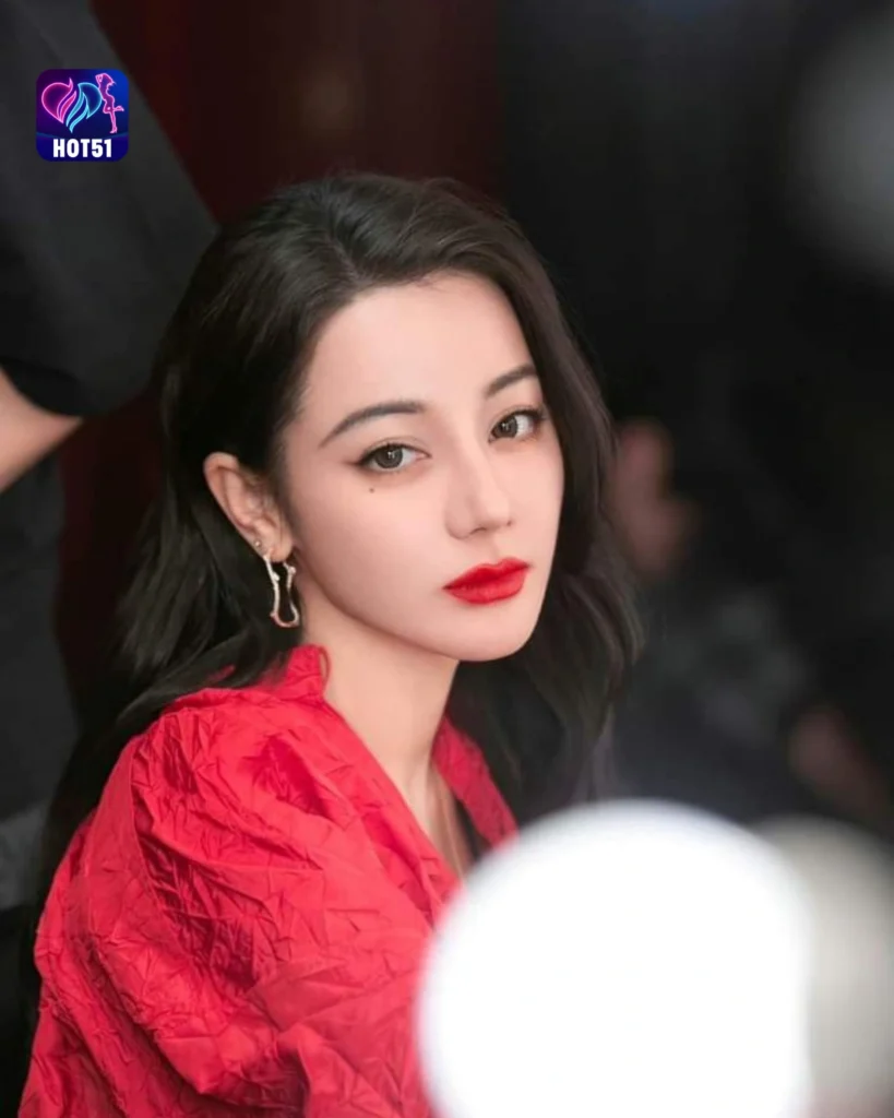 Beautiful Stunning Gambar Dilraba Dilmurat di Platform HOT51 