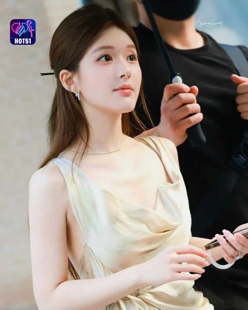Beautiful Stunning Zhao Lusi Photos on HOT51 Platform 