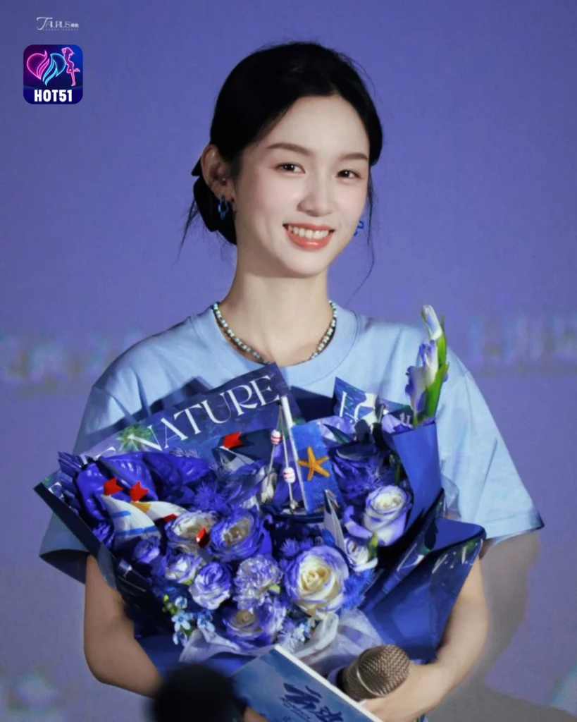 Beautiful Stunnning Foto Cantik Zhou Ye di Platform HOT51