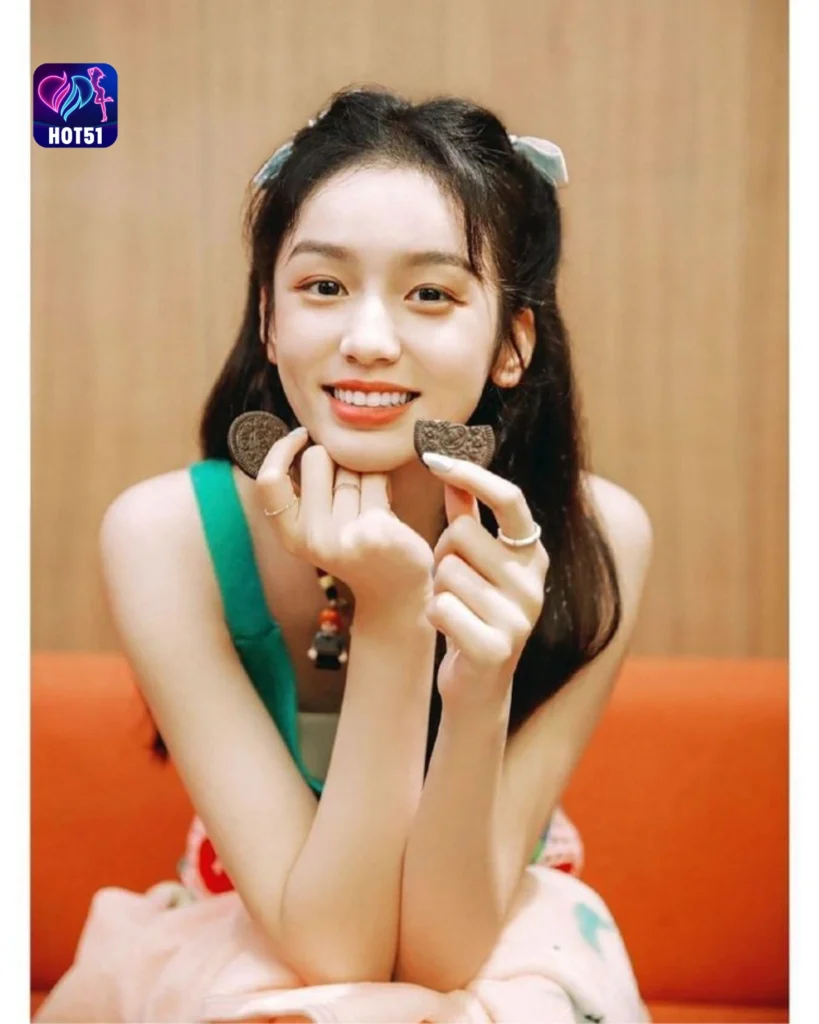 Beautiful Stunnning Foto Cantik Zhou Ye di Platform HOT51
