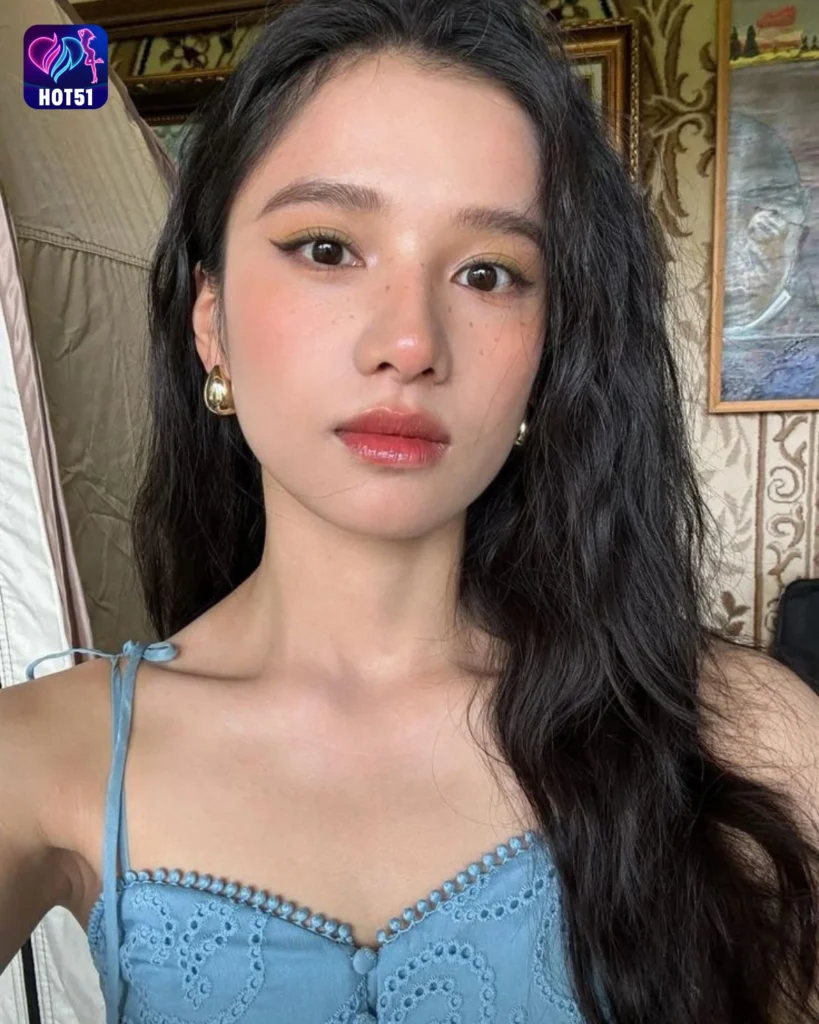  Beautiful Zhang Jingyi Photos on HOT51 Platform