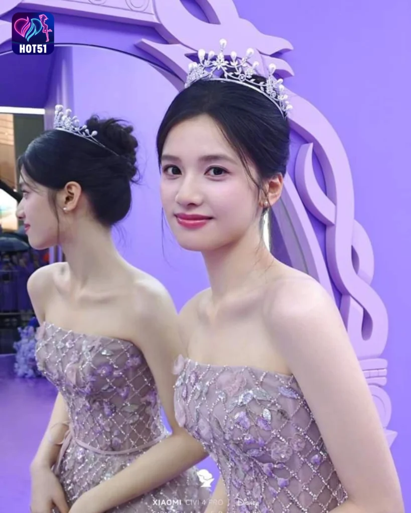 Beautiful Zhang Jingyi Photos on HOT51 Platform (