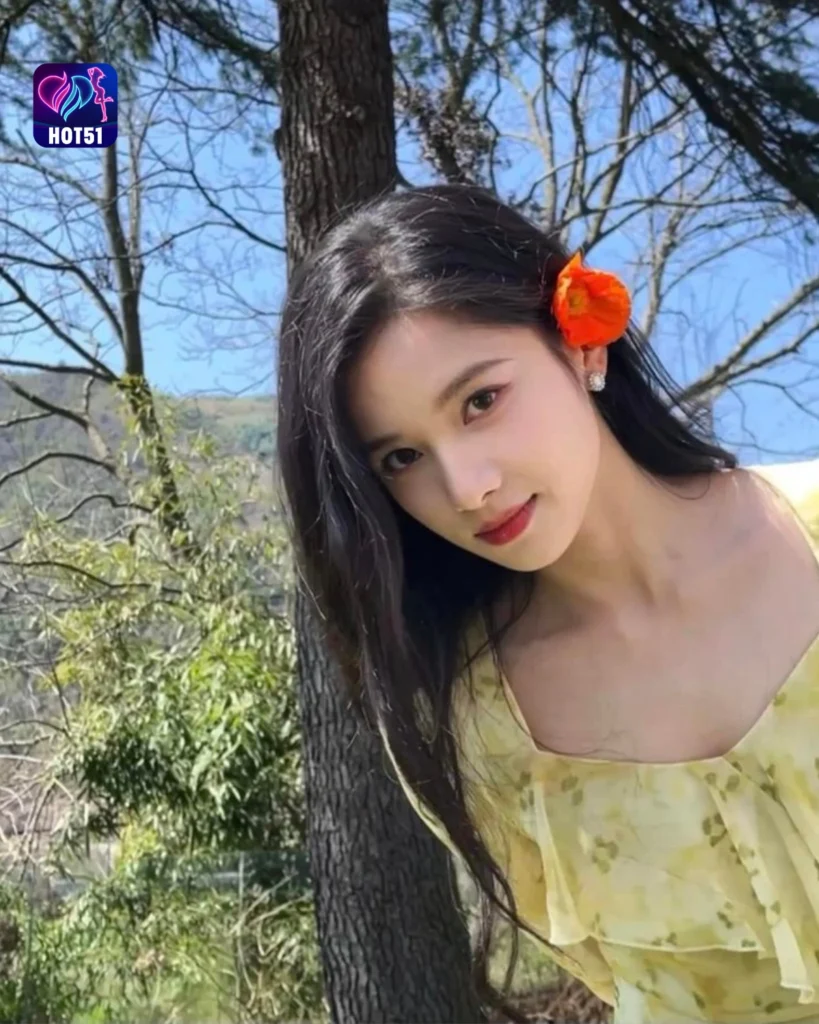  Beautiful Zhang Jingyi Photos on HOT51 Platform