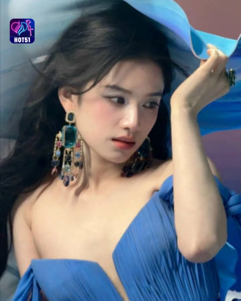  Beautiful Zhang Jingyi Photos on HOT51 Platform