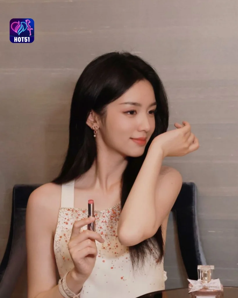 Beautiful Zhang Jingyi Photos on HOT51 Platform