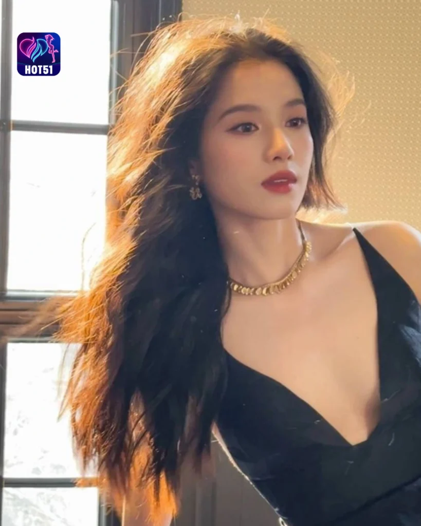 Beautiful Zhang Jingyi Photos on HOT51 Platform 
