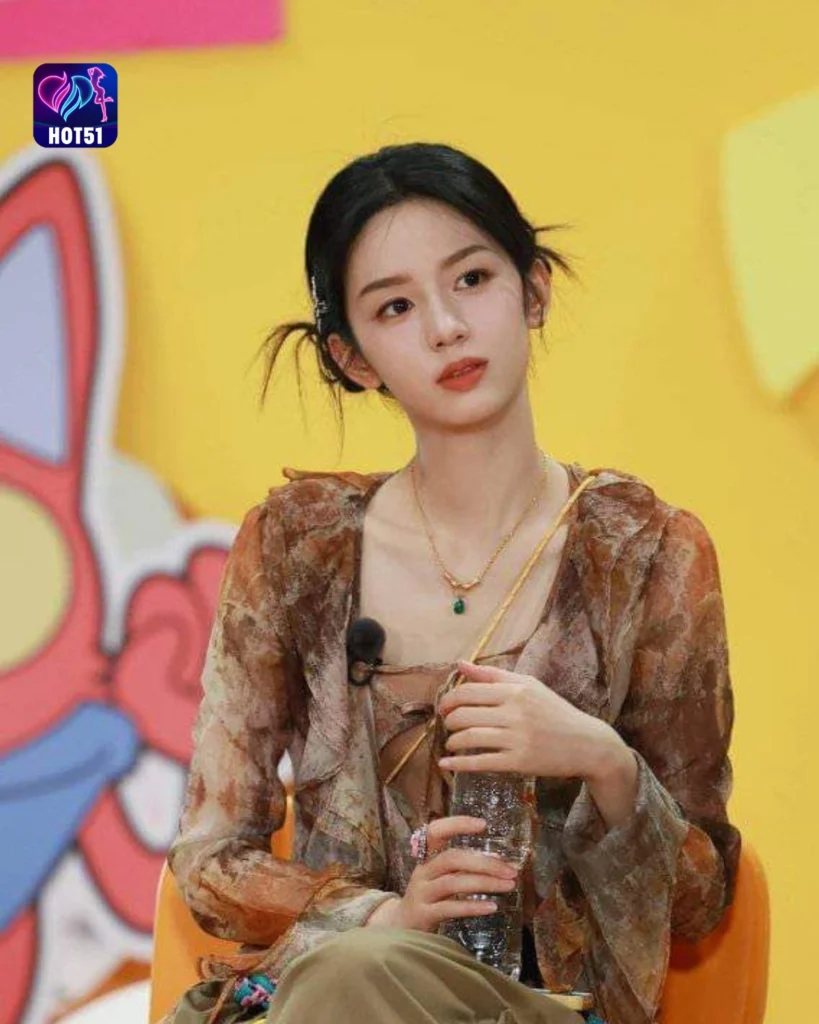 Beautiful Zhou Ye Photos on HOT51 Platform 