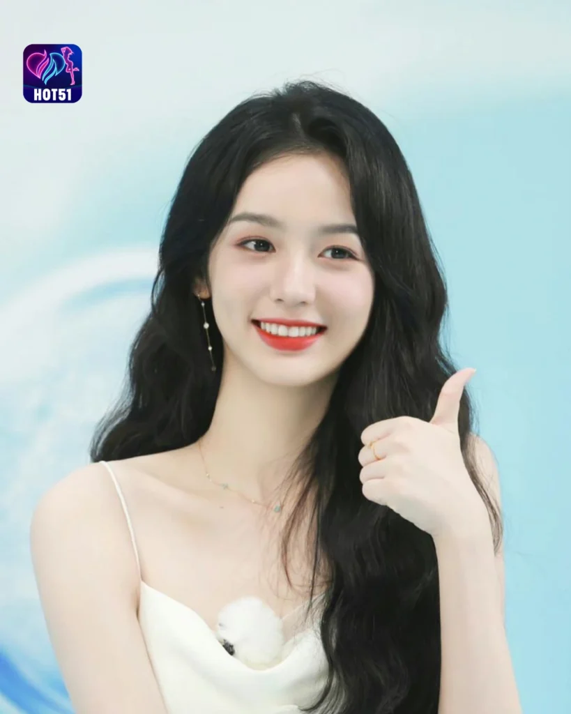  Beautiful Zhou Ye Photos on HOT51 Platform