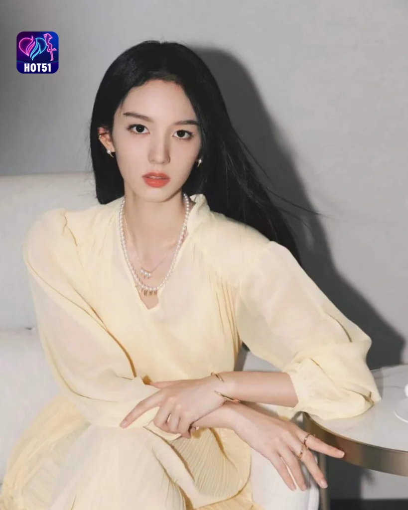  Beautiful Zhou Ye Photos on HOT51 Platform