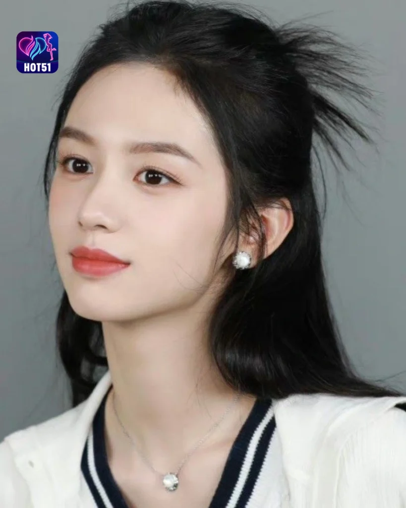  Beautiful Zhou Ye Photos on HOT51 Platform