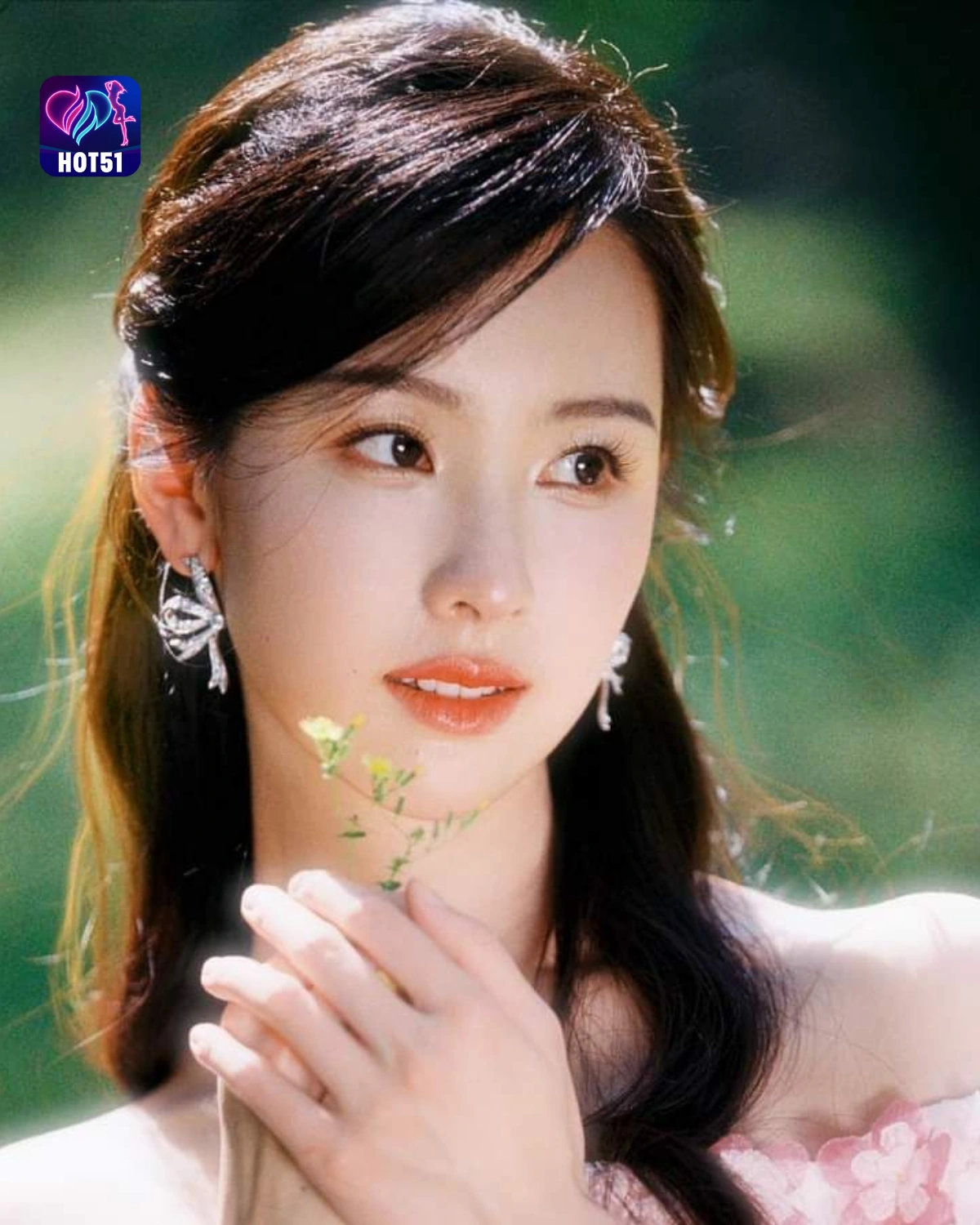 You are currently viewing Beautiful Chen Duling’s Stunning Photos on HOT51 Platform
